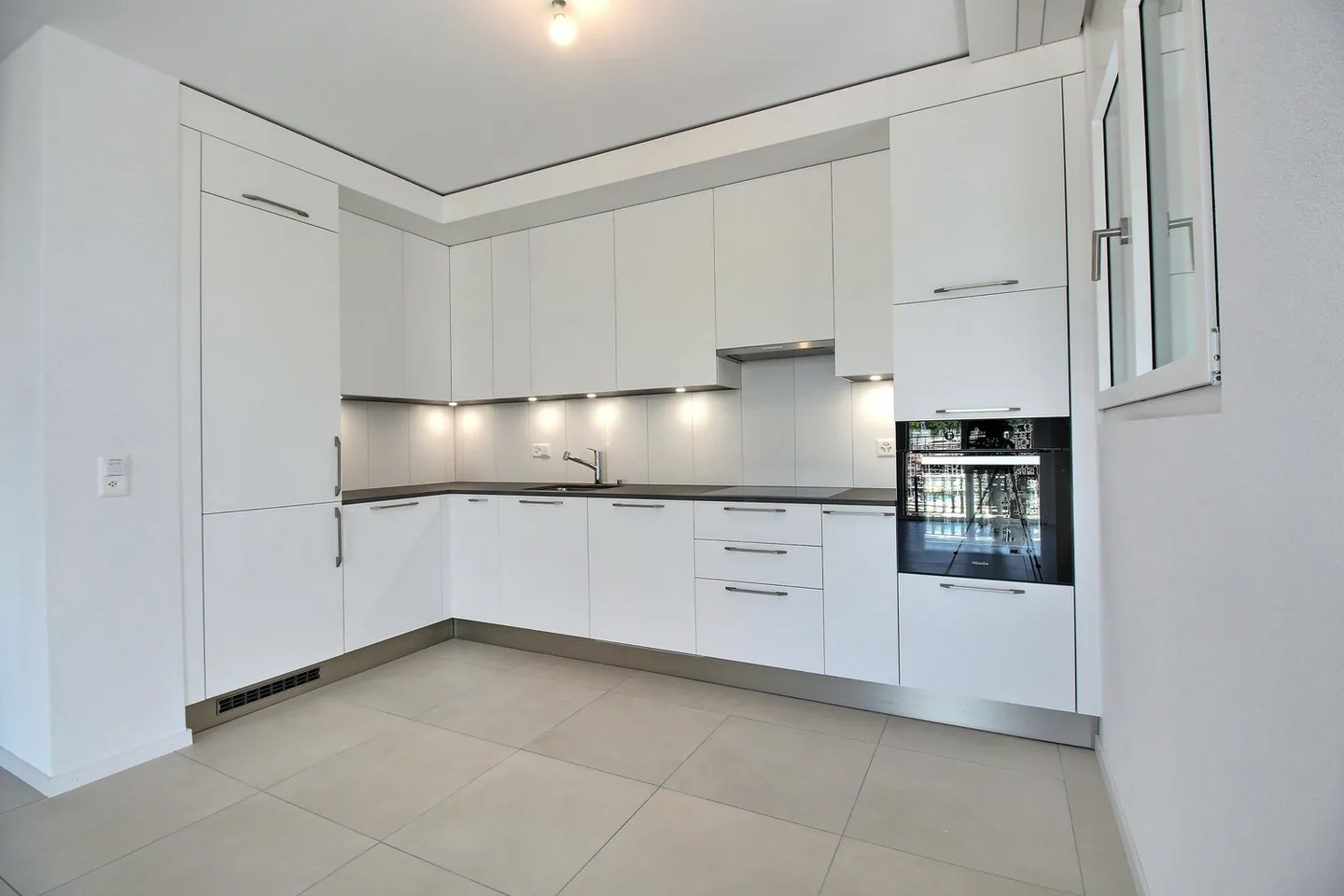 Wunderschöne 2,5-Zimmer-Penthouse! - Foto 3 von 8