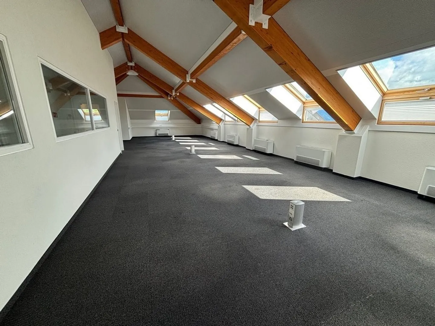 1 Month of Rent FREE - Office of approximately 204 m2 on the 3rd floor - Photo 3 of 12