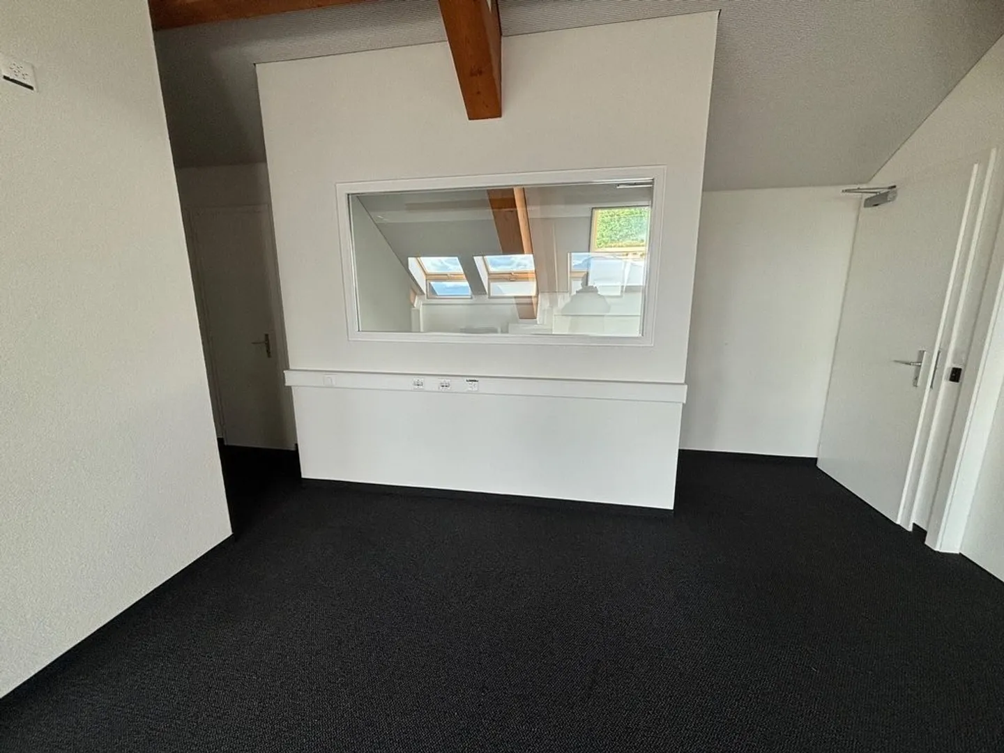 1 Month of Rent FREE - Office of approximately 204 m2 on the 3rd floor - Photo 4 of 12