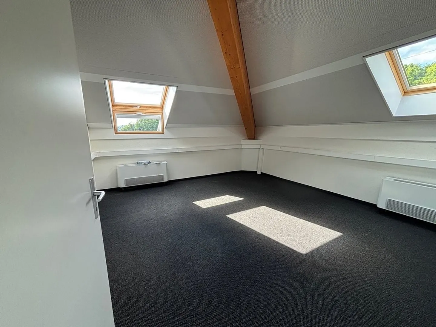 1 Month of Rent FREE - Office of approximately 204 m2 on the 3rd floor - Photo 5 of 12