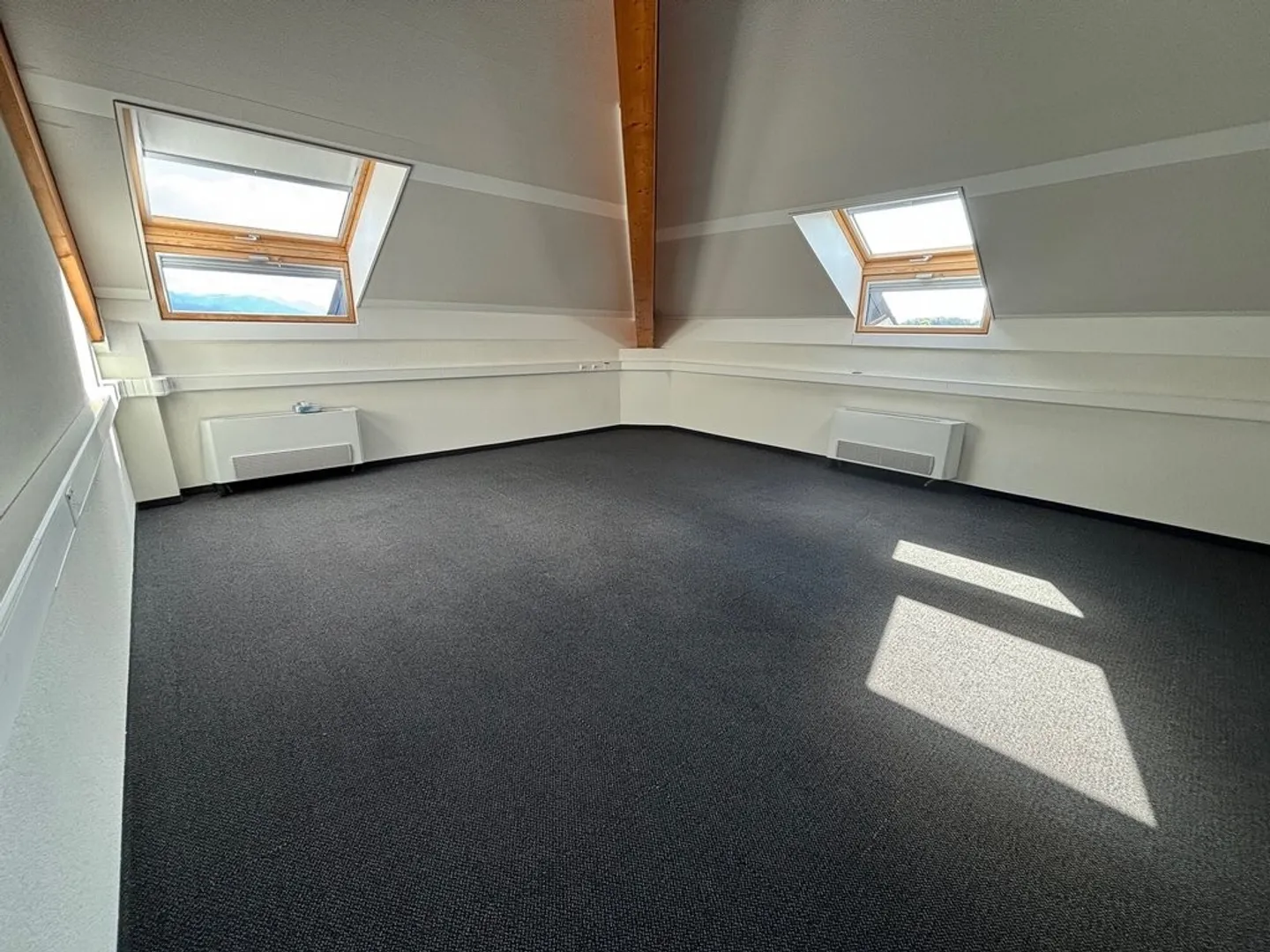 1 Month of Rent FREE - Office of approximately 204 m2 on the 3rd floor - Photo 6 of 12