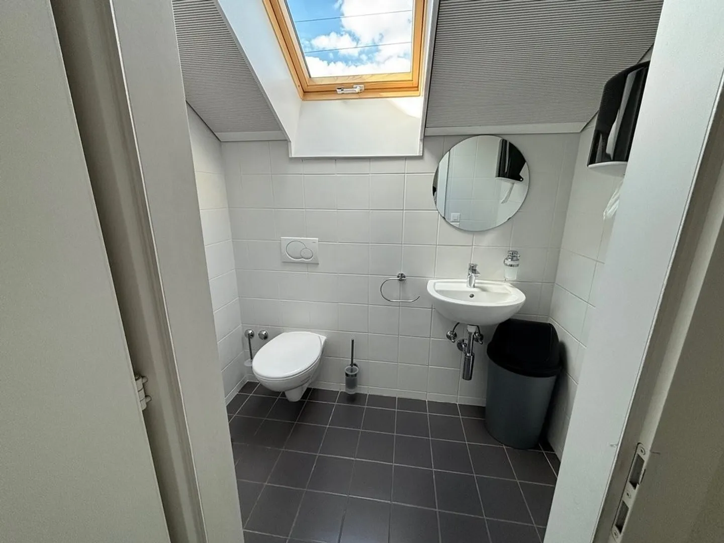 1 Month of Rent FREE - Office of approximately 204 m2 on the 3rd floor - Photo 8 of 12