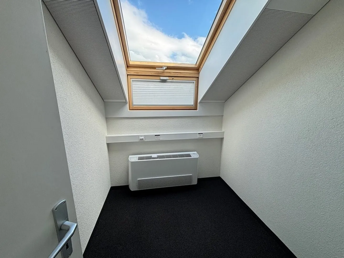 1 Month of Rent FREE - Office of approximately 204 m2 on the 3rd floor - Photo 7 of 12