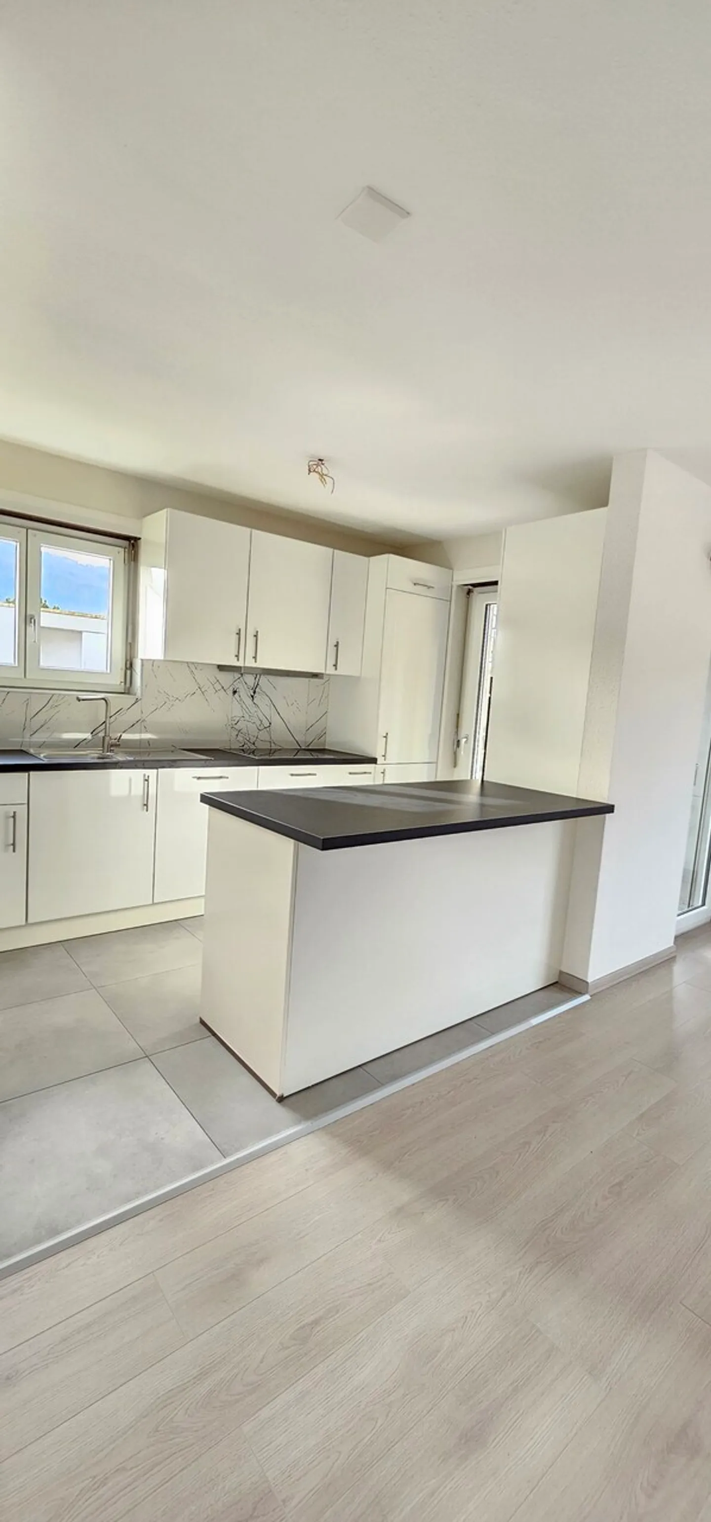 Appartement rénové près de Coop - Photo 1 sur 4