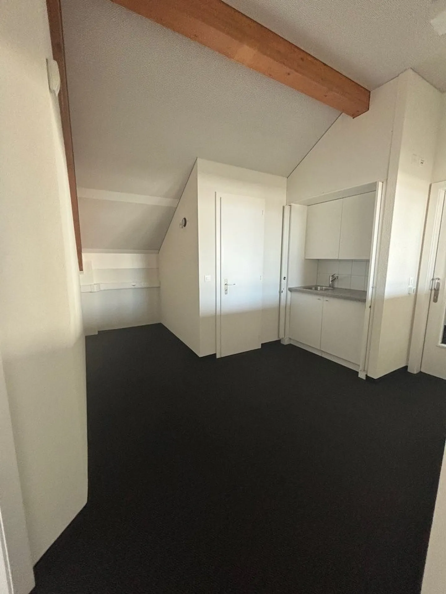 1 Month of Rent FREE - Office of approximately 204 m2 on the 3rd floor - Photo 9 of 12