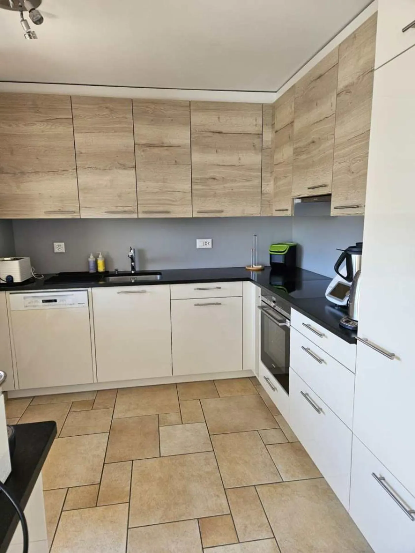 4 room apartment - Photo 2 of 18