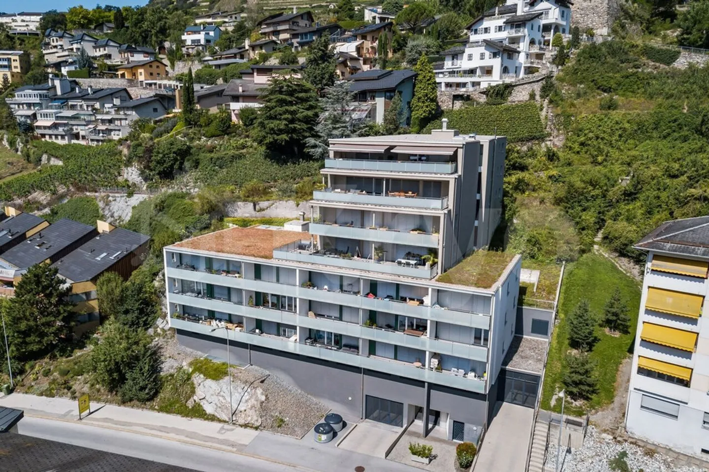 APPARTEMENT SPACIEUX DE 2,5 PIÈCES - Photo 1 sur 5