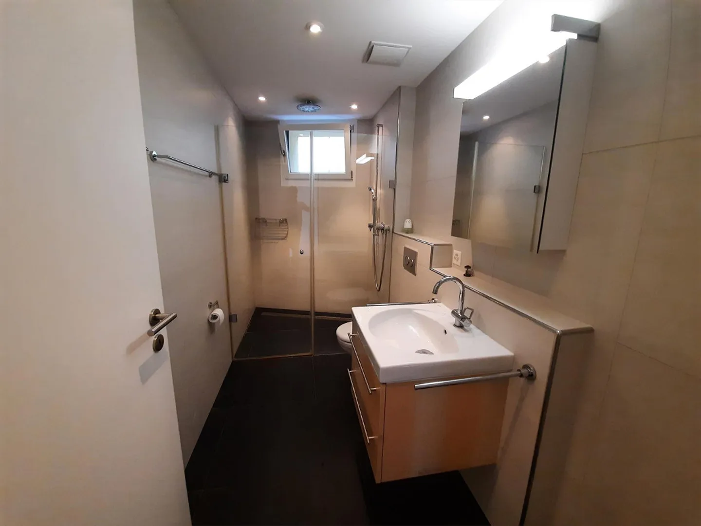Utilisation polyvalente comme studio/chambre/atelier etc. - sans cuisine - Photo 4 sur 11
