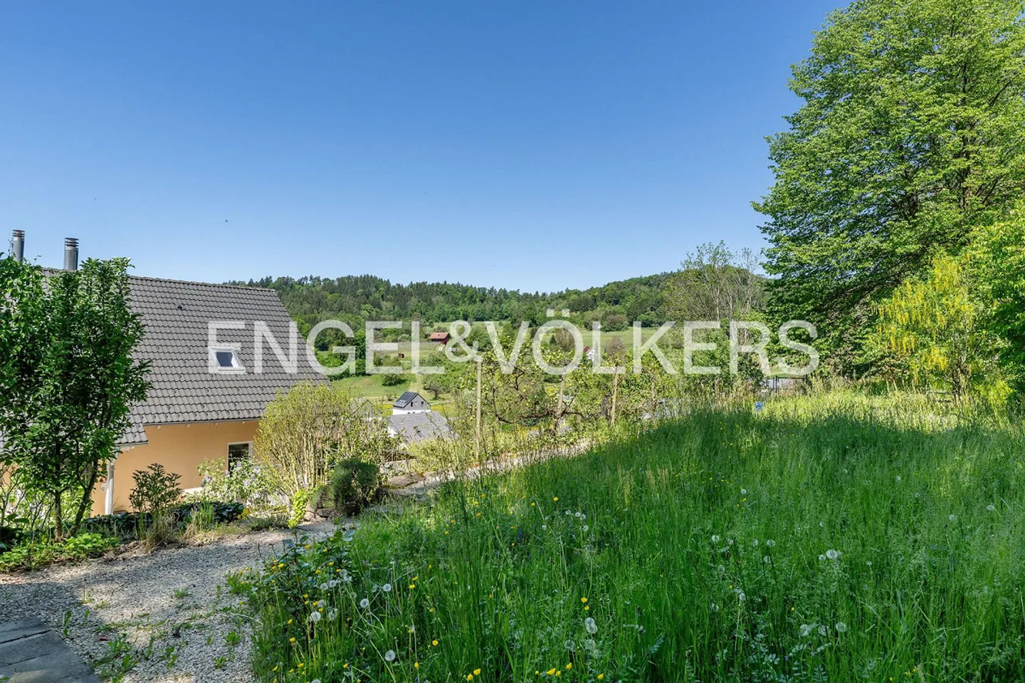 Maison individuelle attrayante avec un appartement séparé et beaucoup d'espace extérieur - Photo 6 sur 7