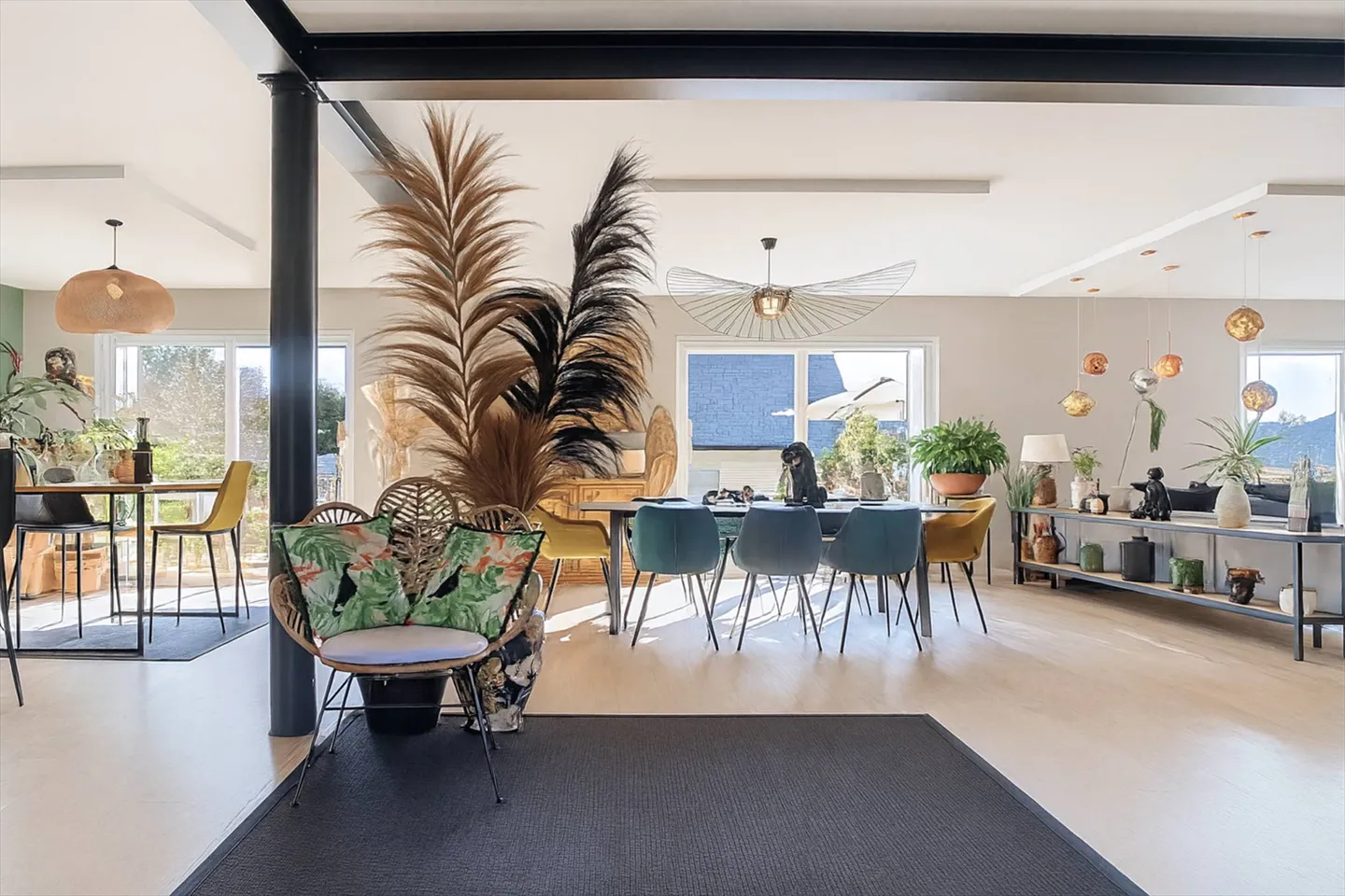 Einzelvilla mit 300 m², renoviert, in ruhiger und Wohngegend - Foto 2 von 13