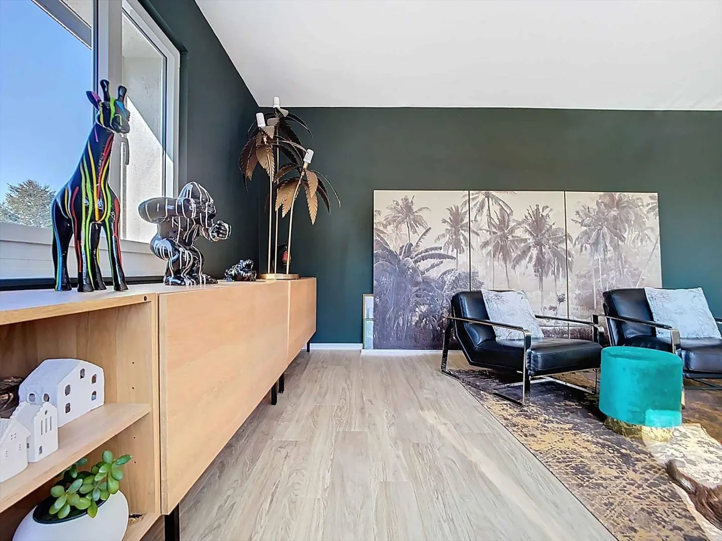 Einzelvilla mit 300 m², renoviert, in ruhiger und Wohngegend - Foto 3 von 13