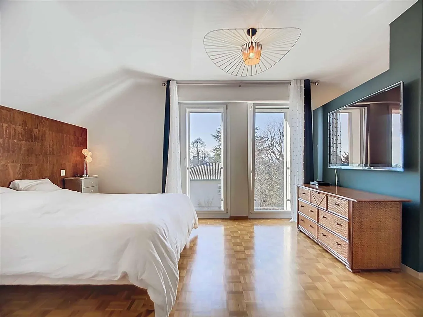 Einzelvilla mit 300 m², renoviert, in ruhiger und Wohngegend - Foto 8 von 13