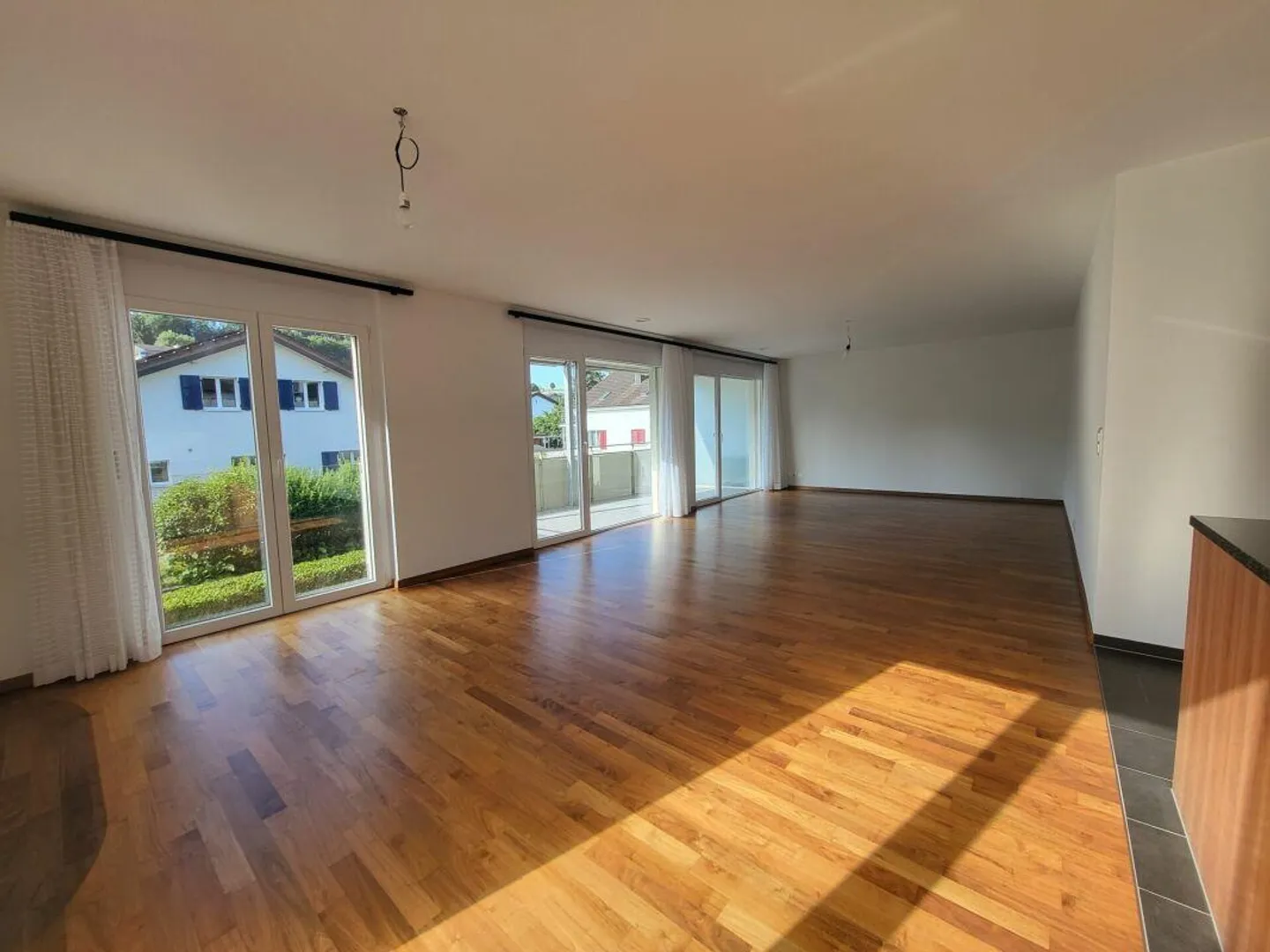 Spacious 4.5-room apartment in a quiet yet central location - Photo 2 of 9