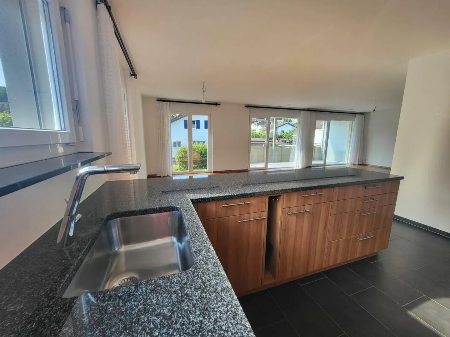 Spacious 4.5-room apartment in a quiet yet central location - Photo 4 of 9