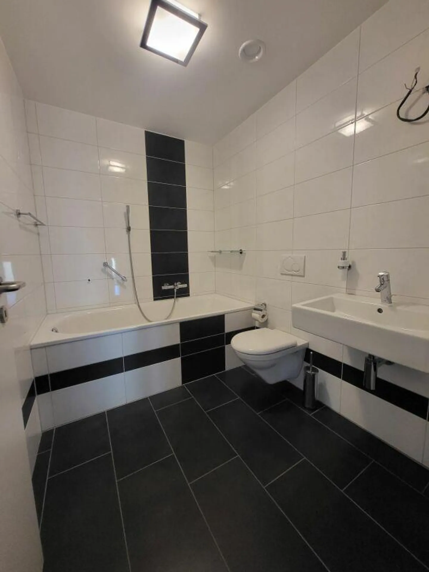 Spacious 4.5-room apartment in a quiet yet central location - Photo 5 of 9