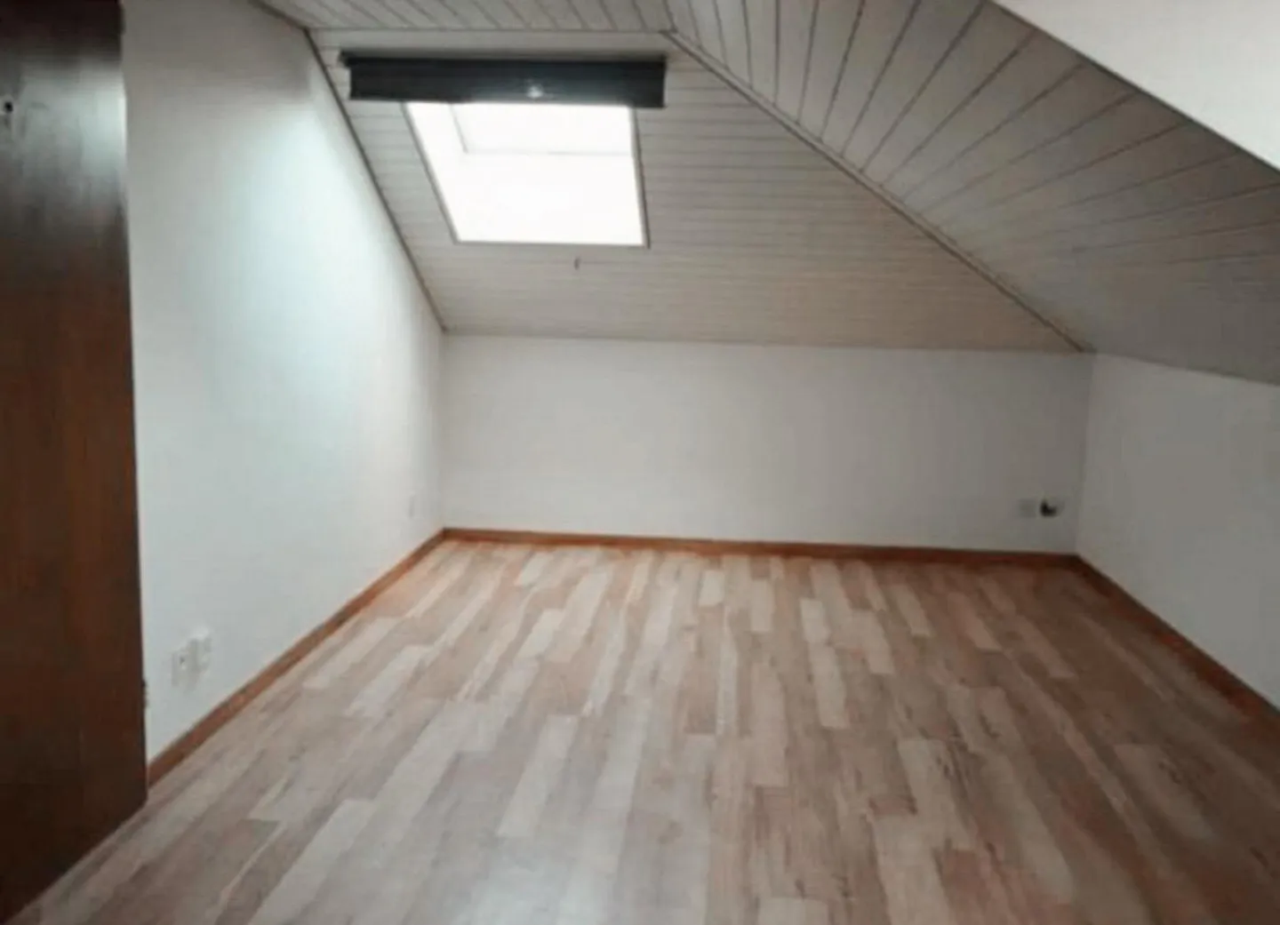 Incantevole studio mansardato in posizione centrale – compatto, luminoso e accogliente - Foto 2 di 6