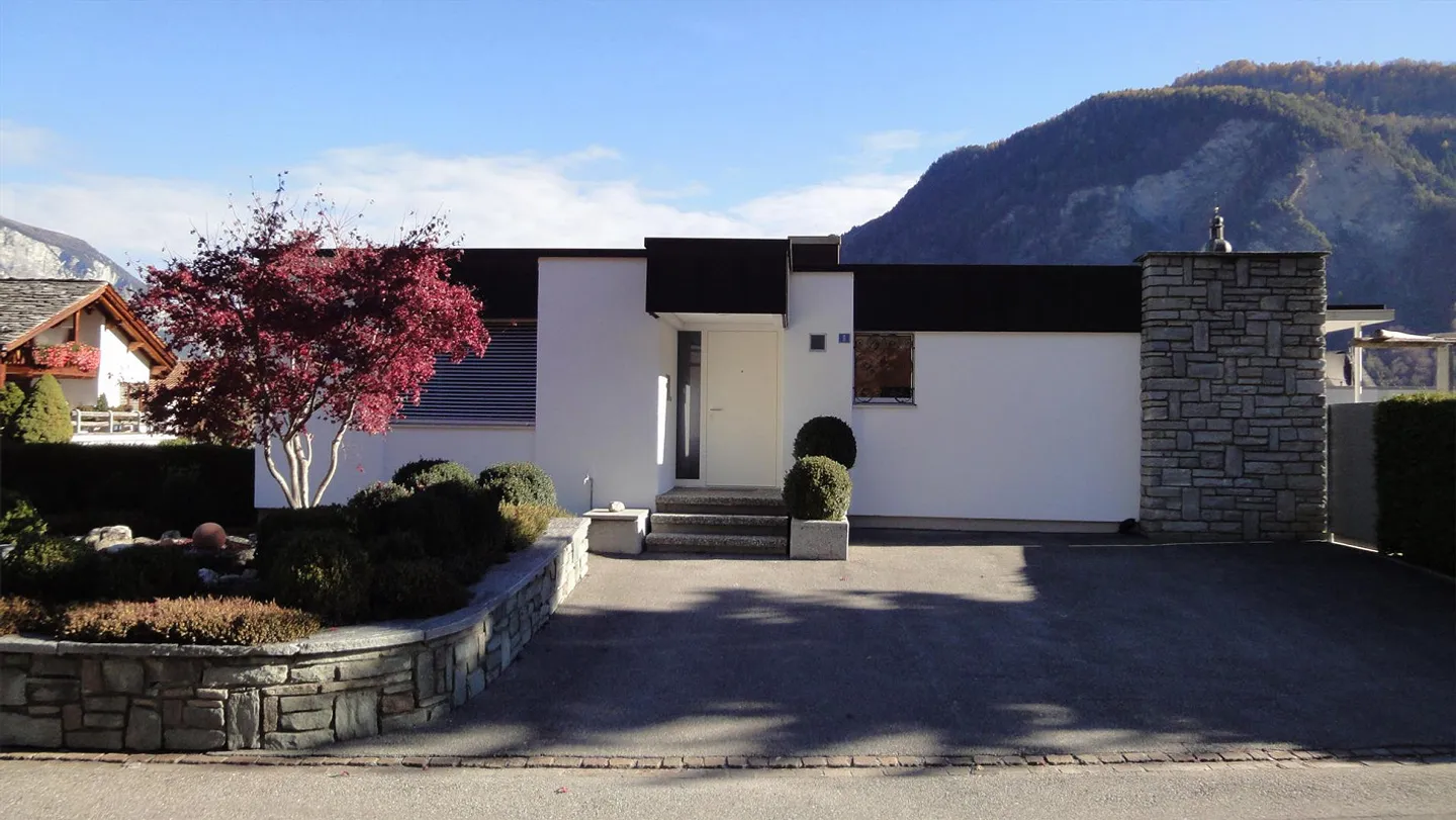 6 Room House/Bungalow in a Quiet Single-Family Home Neighborhood - Photo 1 of 17