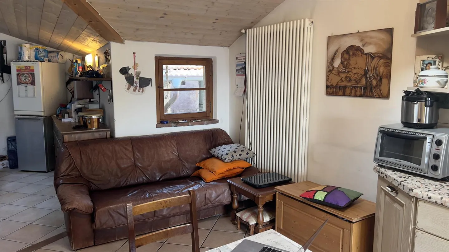 OCCASION HOUSE OF 6 HOUSING UNITS IN THE CENTER OF NOVAGGIO - Photo 3 of 13