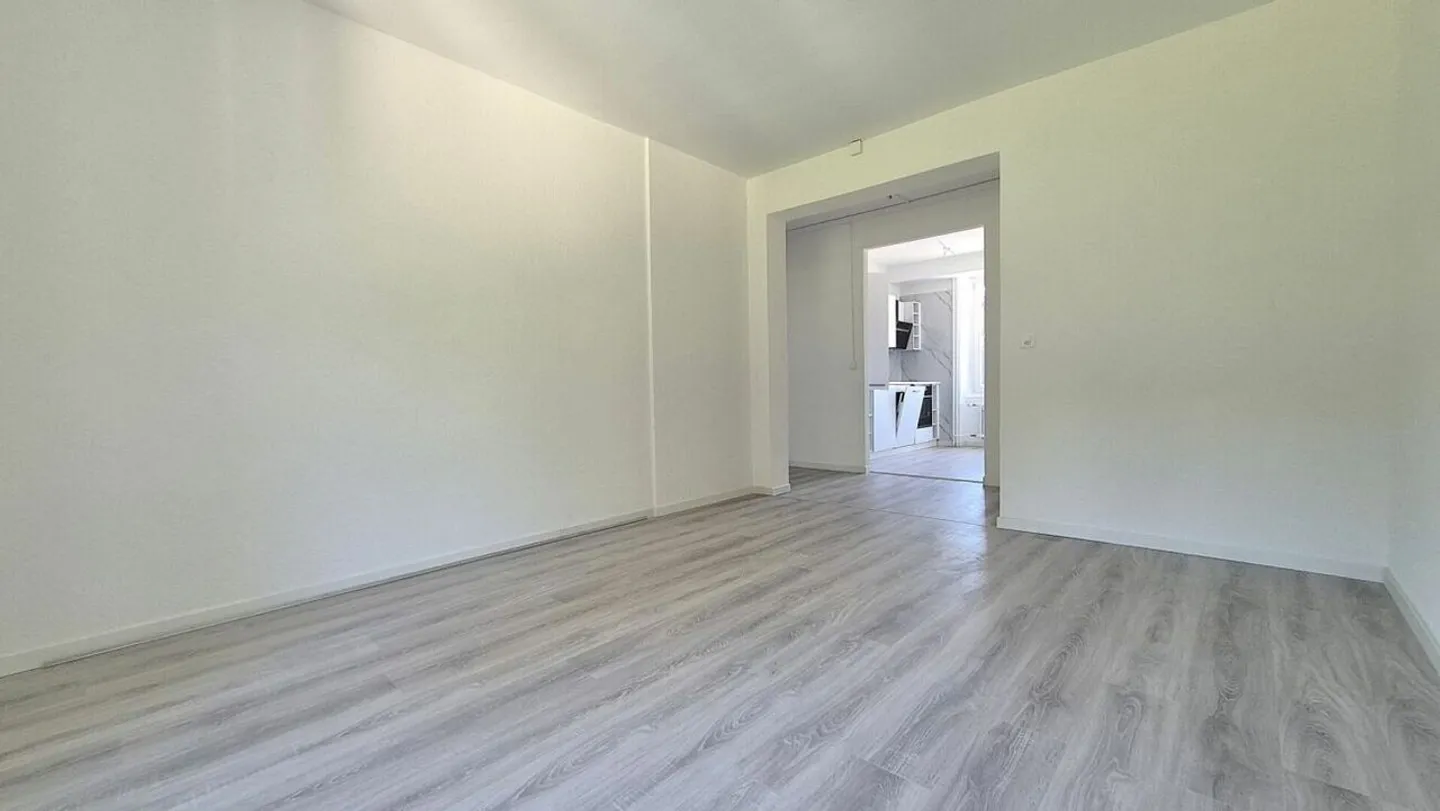 Magnificent 3-room apartment completely renovated with balcony - Le Locle - Photo 5 of 14