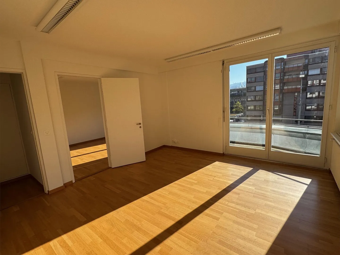 Zentrale Bürofläche in Zug - Foto 2 von 8