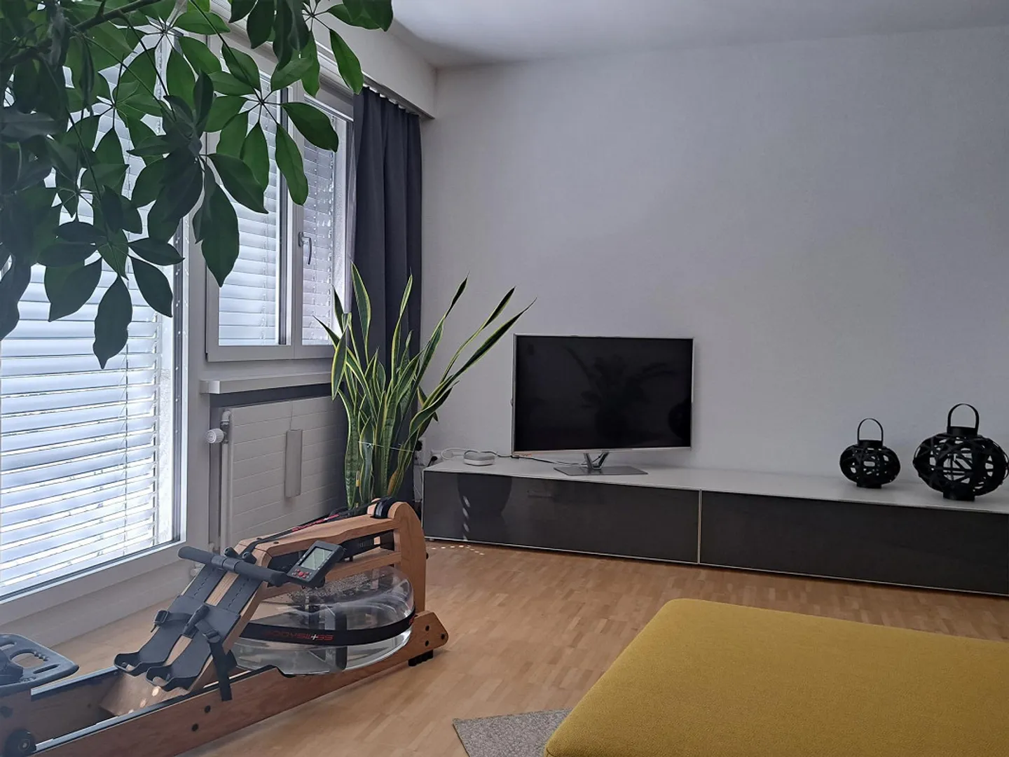 6 Room House/Bungalow in a Quiet Single-Family Home Neighborhood - Photo 5 of 17