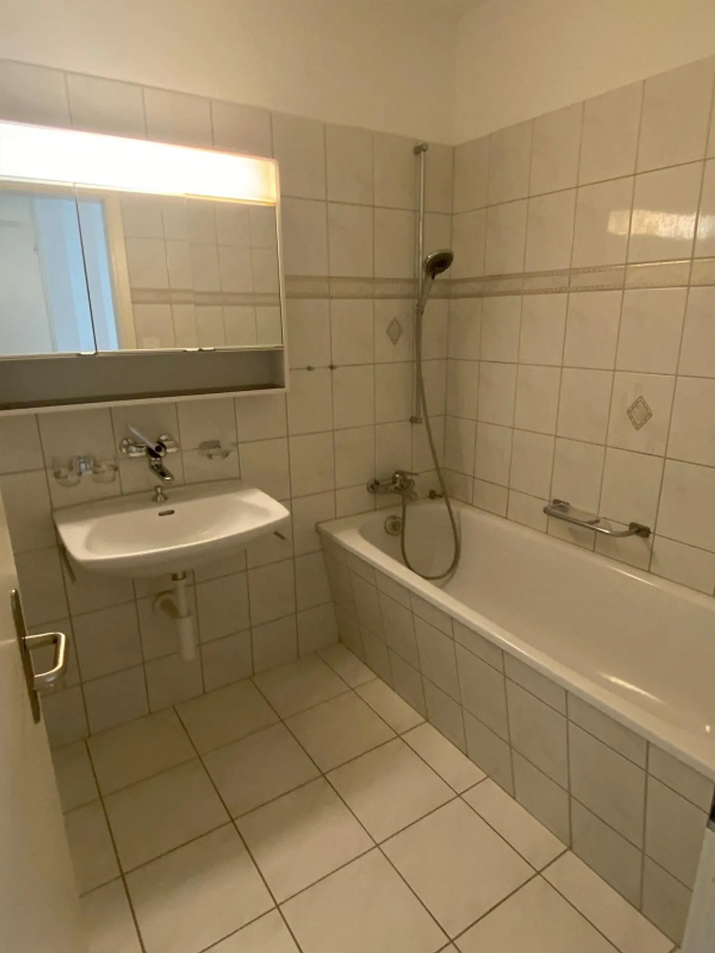 Geräumige Wohnung in Zentrumsnähe - Foto 3 von 9