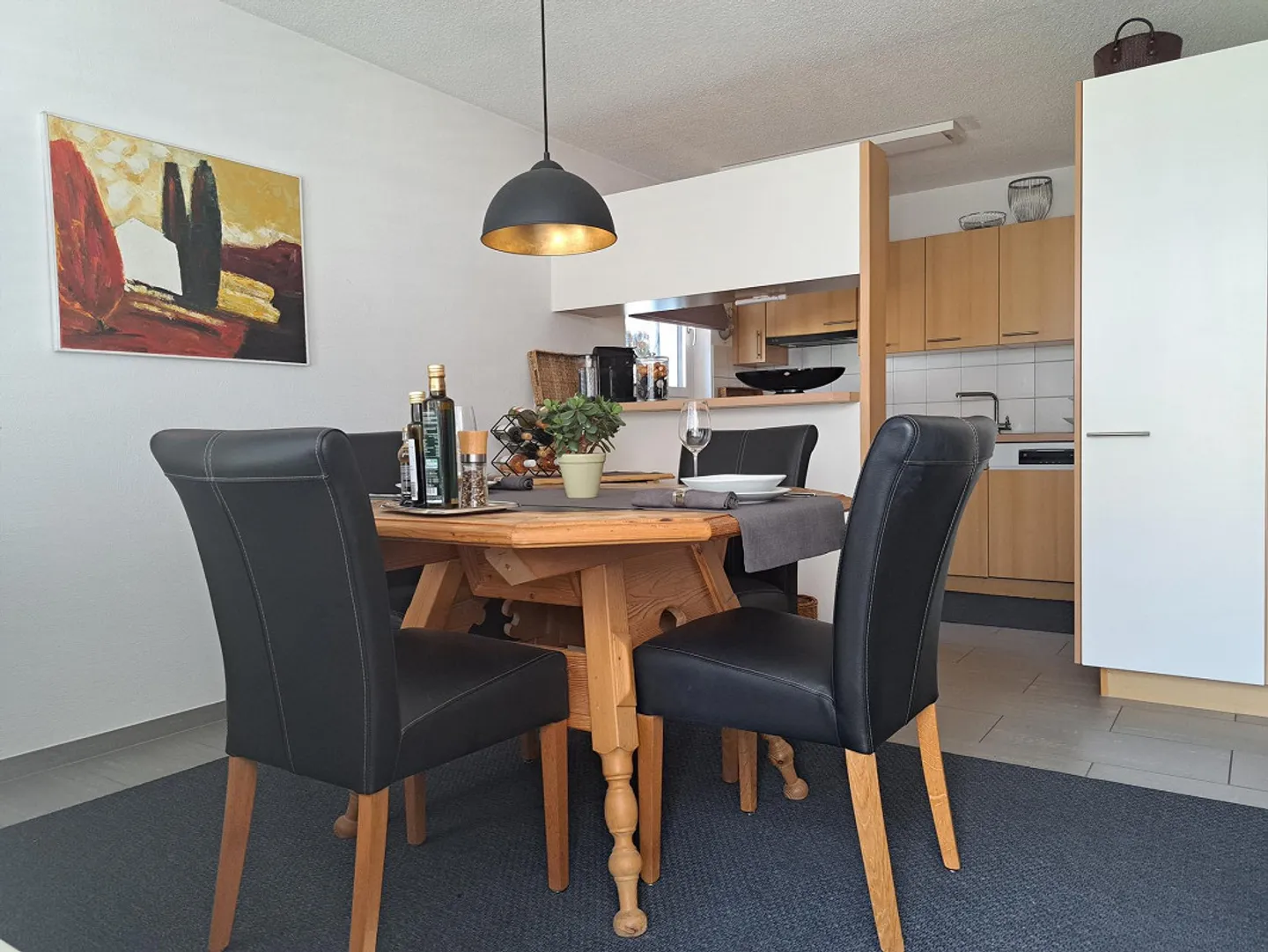 6 Room House/Bungalow in a Quiet Single-Family Home Neighborhood - Photo 8 of 17