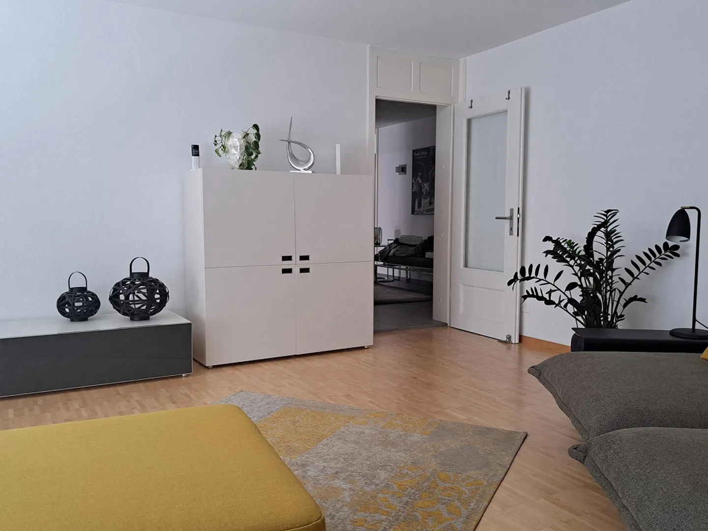 6 Room House/Bungalow in a Quiet Single-Family Home Neighborhood - Photo 6 of 17