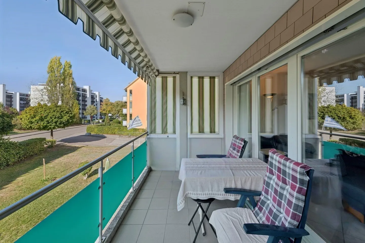 Living centrally in a solid manner - Photo 3 of 8