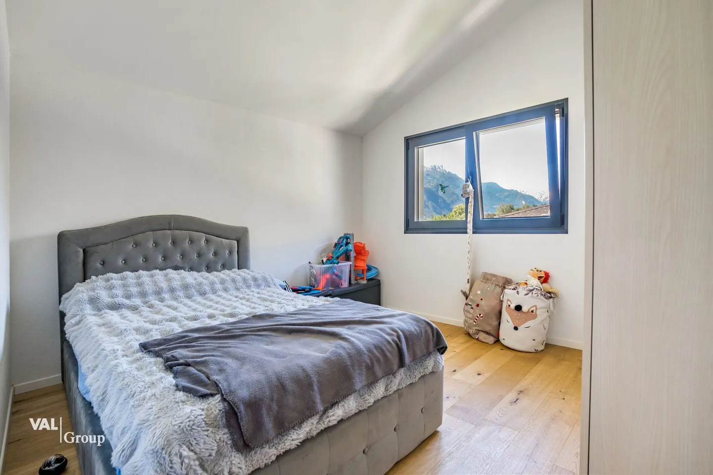 Stunning modern villa with garden, terrace and garage - Photo 8 of 14