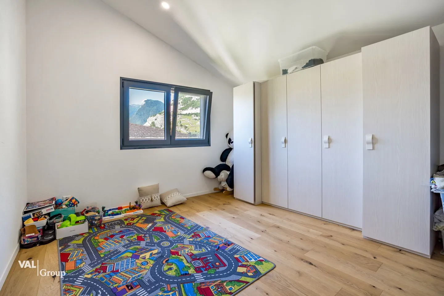 Stunning modern villa with garden, terrace and garage - Photo 9 of 14