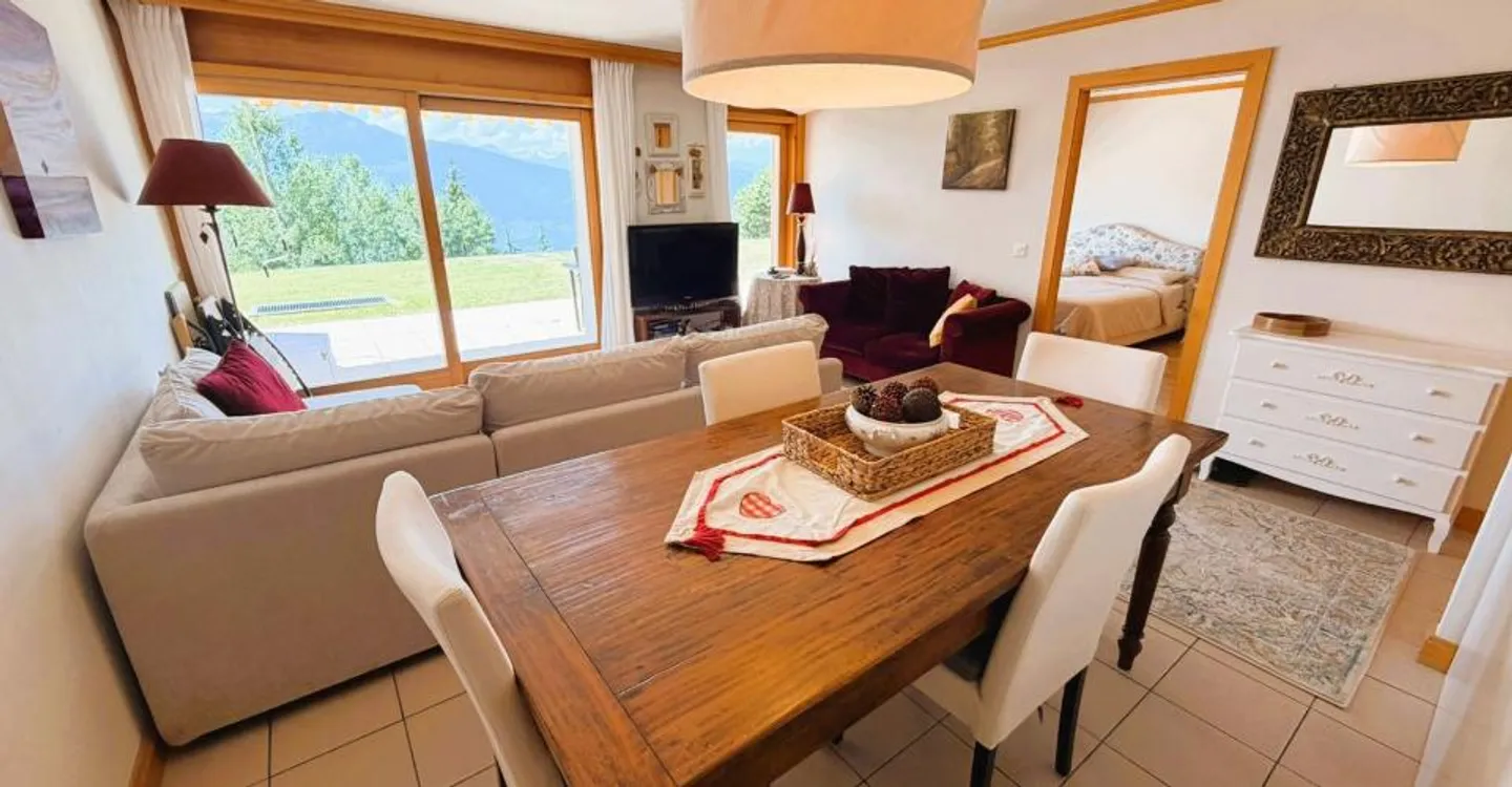 Magnifique appartement de 2.5 pièces - Spacieux et lumineux - Superbe terrasse - Vue exceptionnelle - Emplacement calme - Photo 2 sur 16
