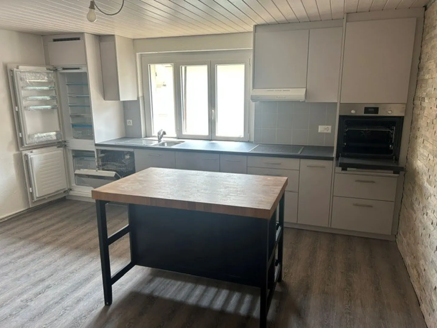 Charmante appartement de 3.5 pièces avec cheminée, balcon et confort moderne à Orselina - Photo 1 sur 10