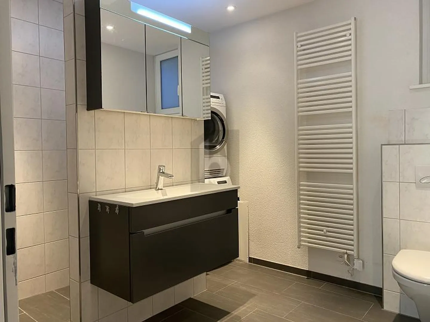 Family-friendly with plenty of space and winter garden - Photo 5 of 6