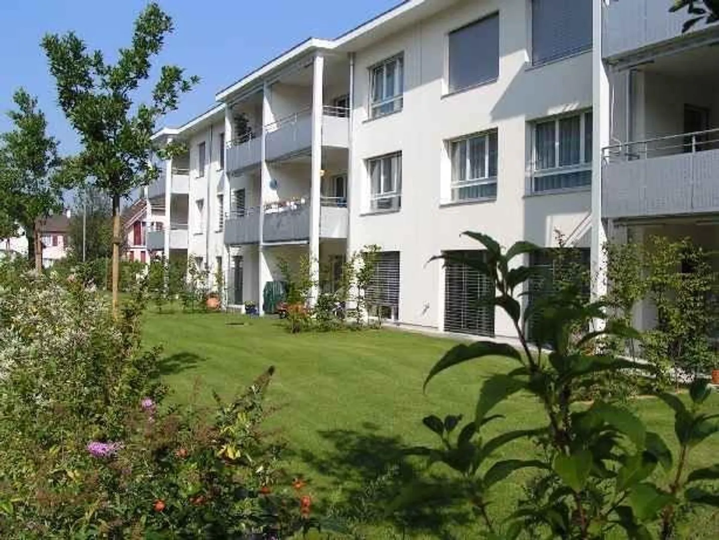 Appartement charmant avec balcon et buanderie séparée - Photo 1 sur 8