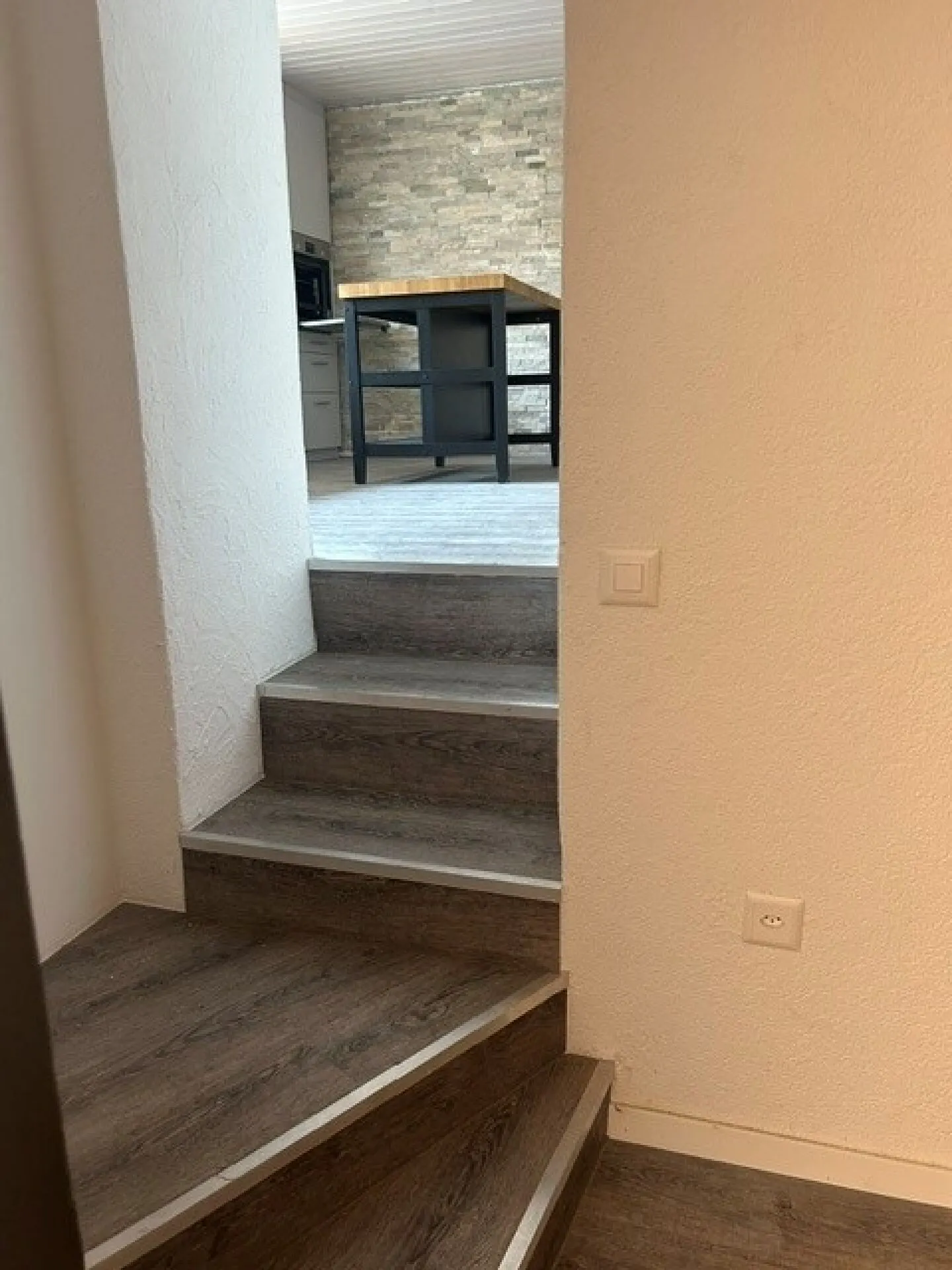 Charmante appartement de 3.5 pièces avec cheminée, balcon et confort moderne à Orselina - Photo 5 sur 10