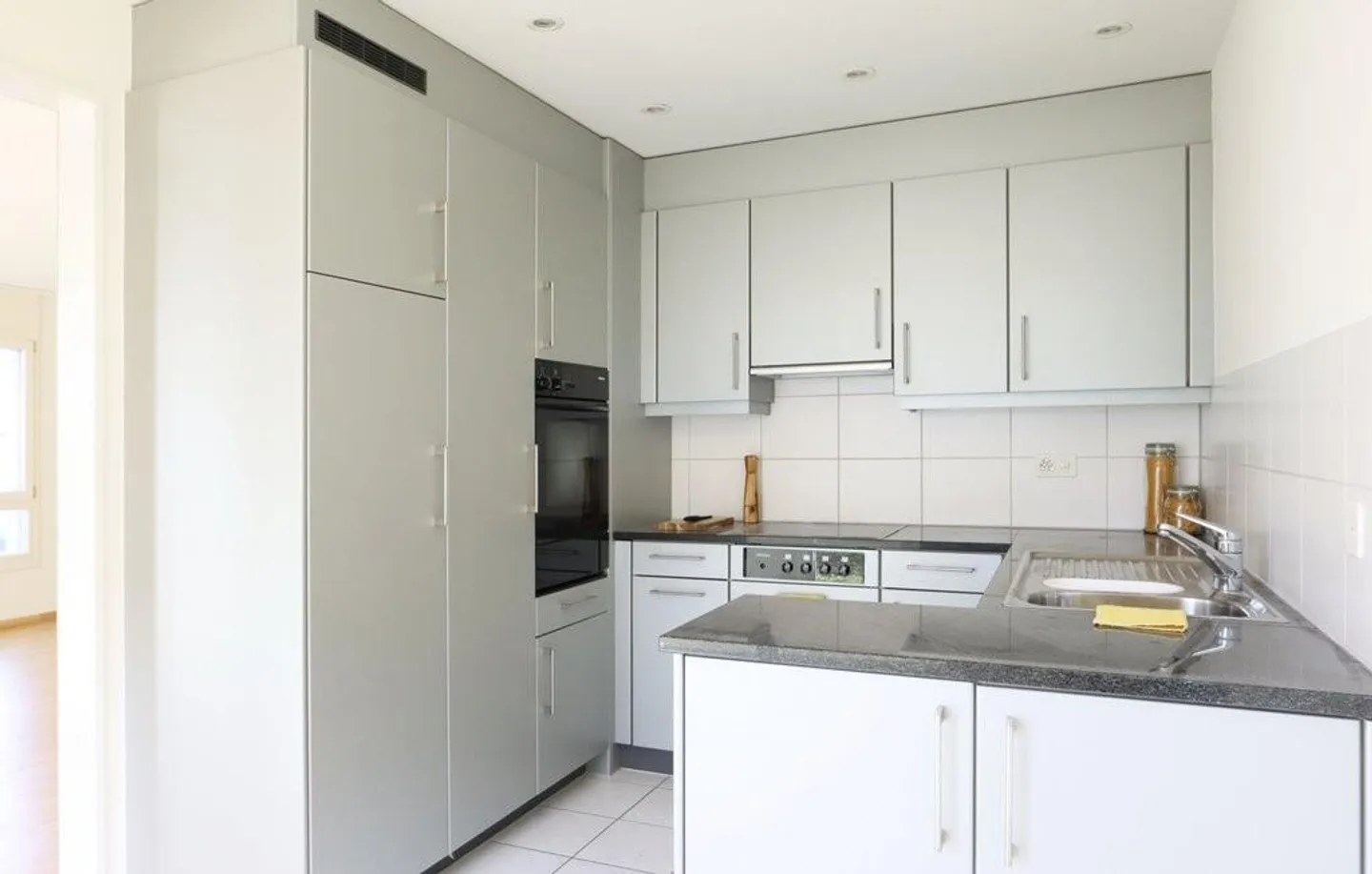 Appartement charmant avec balcon et buanderie séparée - Photo 4 sur 8