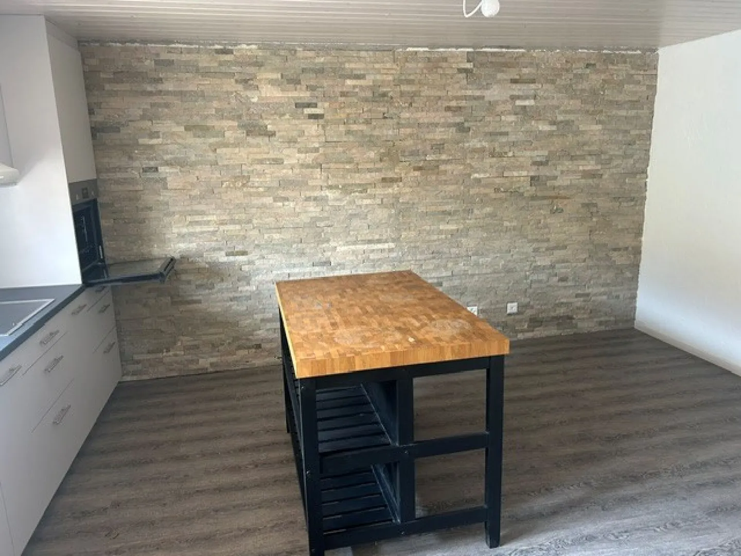 Charmante appartement de 3.5 pièces avec cheminée, balcon et confort moderne à Orselina - Photo 2 sur 10