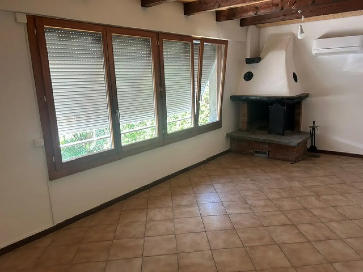 Charmante appartement de 3.5 pièces avec cheminée, balcon et confort moderne à Orselina - Photo 4 sur 10