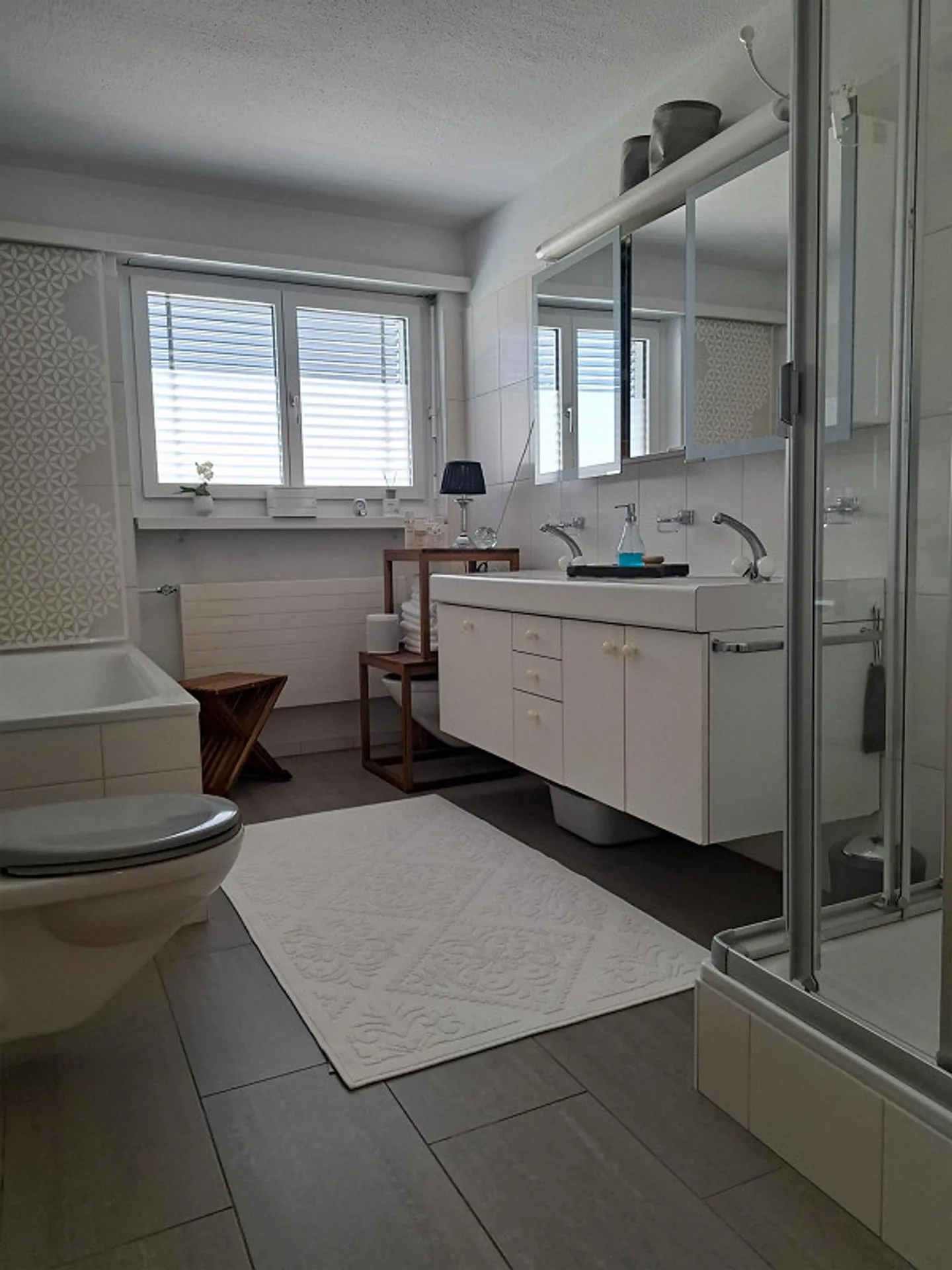 6 Room House/Bungalow in a Quiet Single-Family Home Neighborhood - Photo 11 of 17