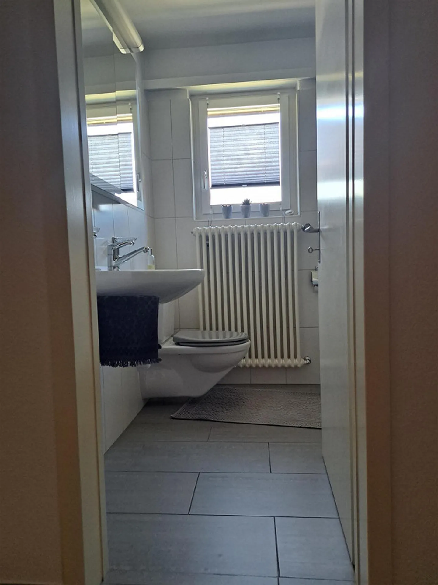 6 Room House/Bungalow in a Quiet Single-Family Home Neighborhood - Photo 12 of 17