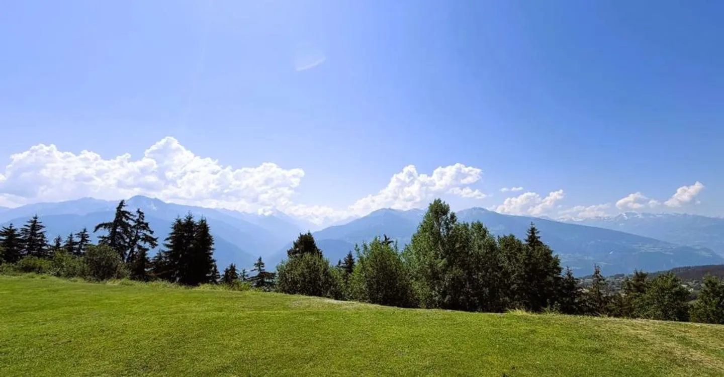 Magnifique appartement de 2.5 pièces - Spacieux et lumineux - Superbe terrasse - Vue exceptionnelle - Emplacement calme - Photo 15 sur 16