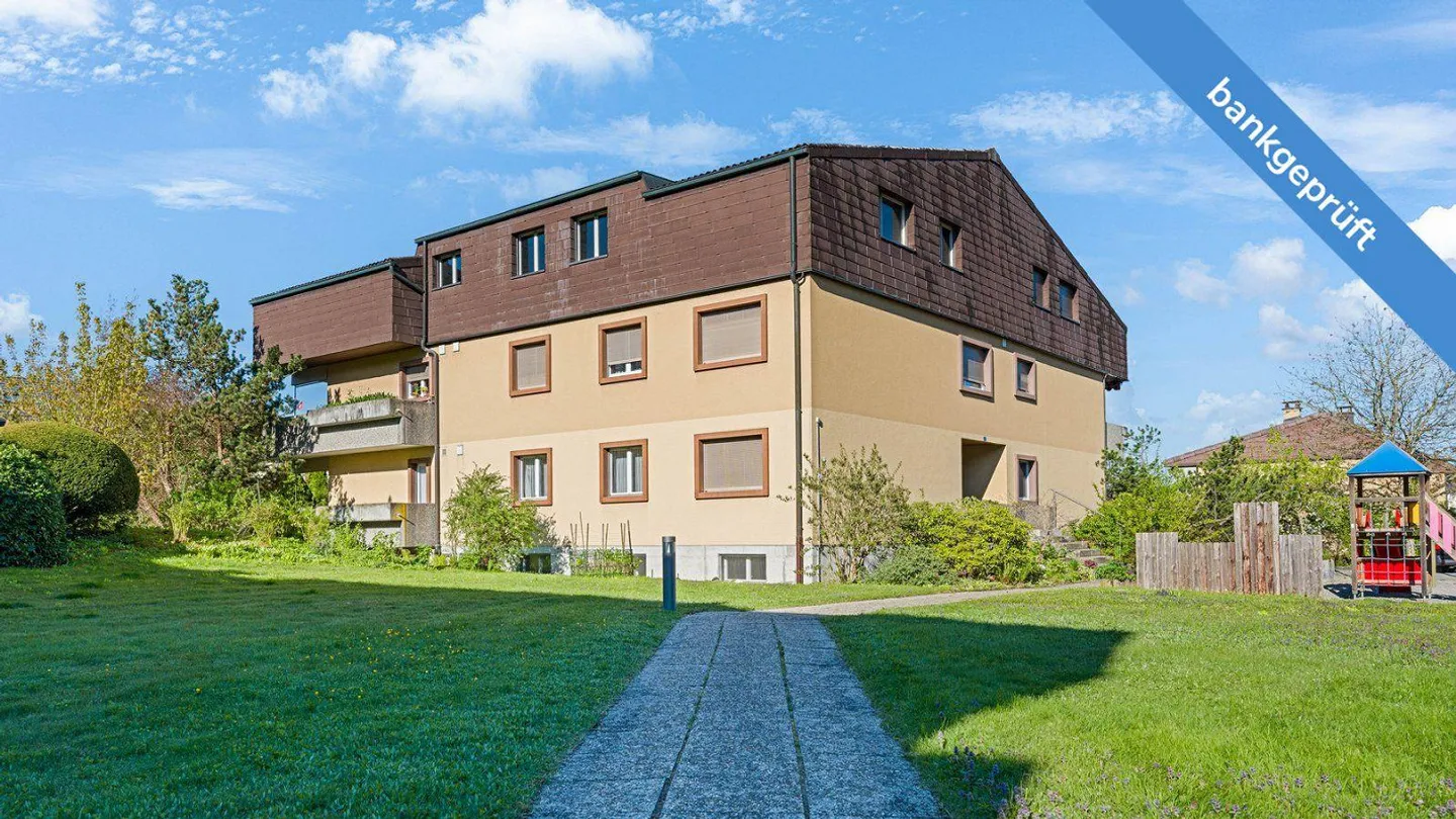 AgentSelly - Family-Friendly Home with Balcony - Photo 1 of 13
