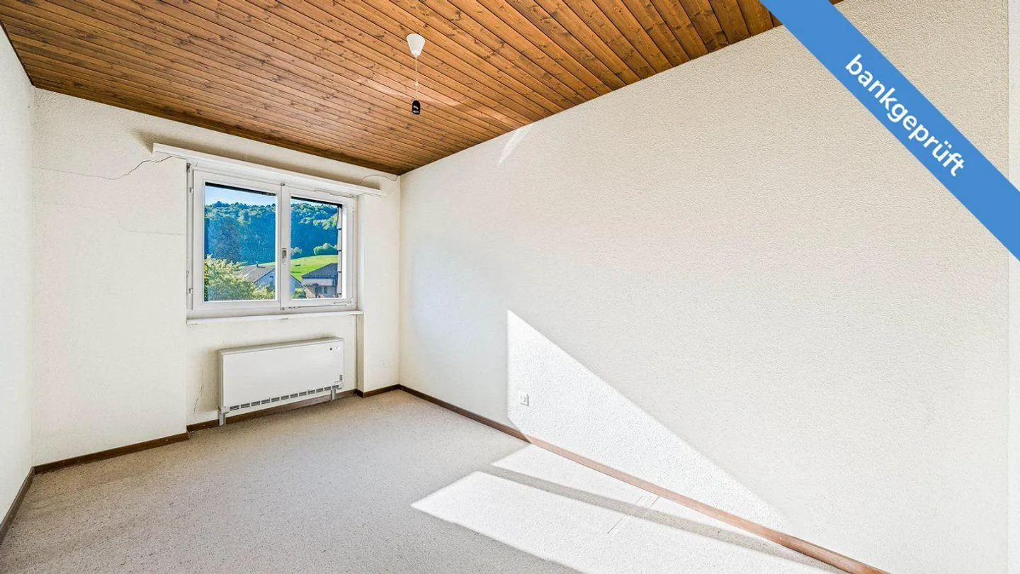 AgentSelly - Family-Friendly Home with Balcony - Photo 6 of 13