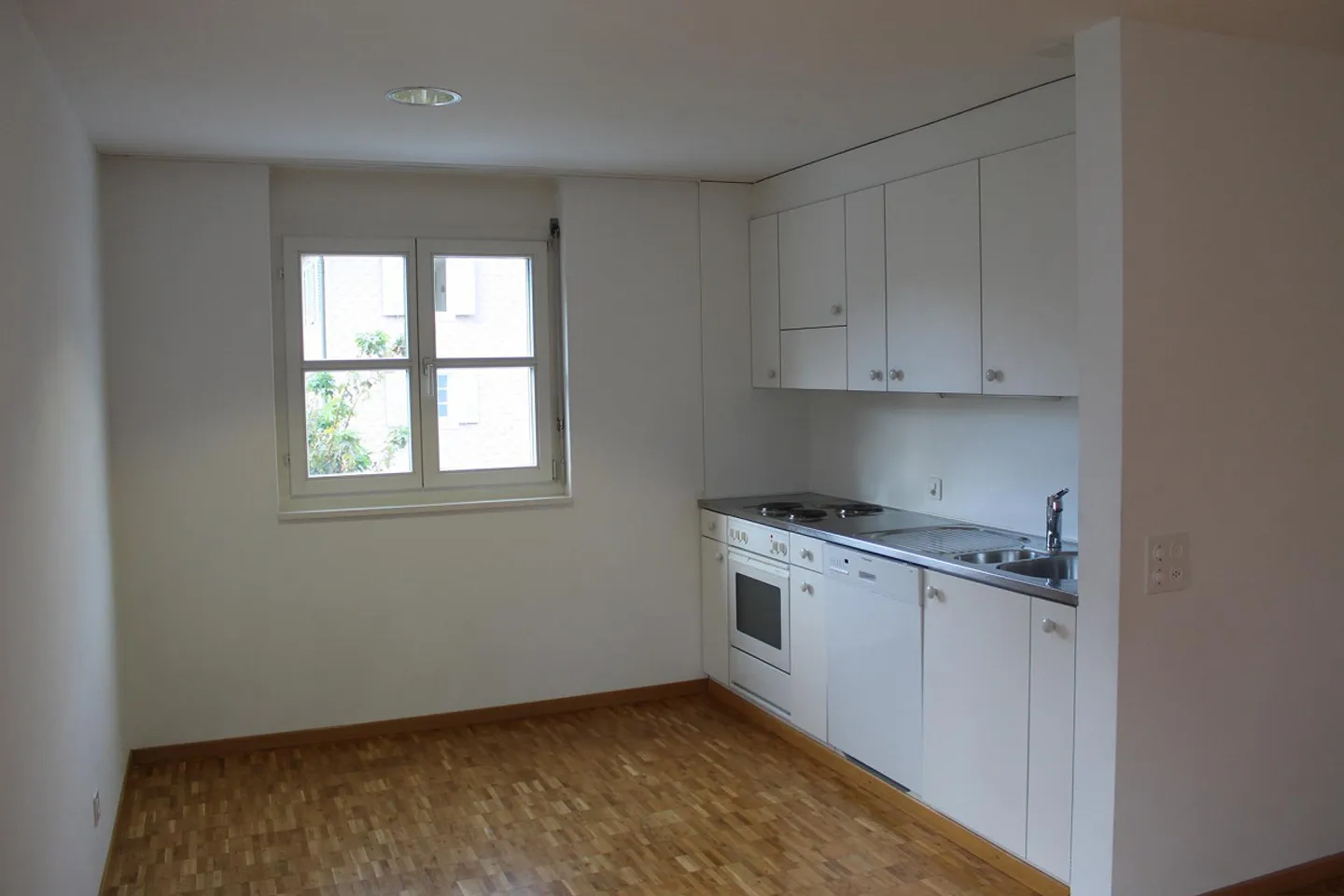 Appartement spacieux de 2½ pièces - Photo 3 sur 9