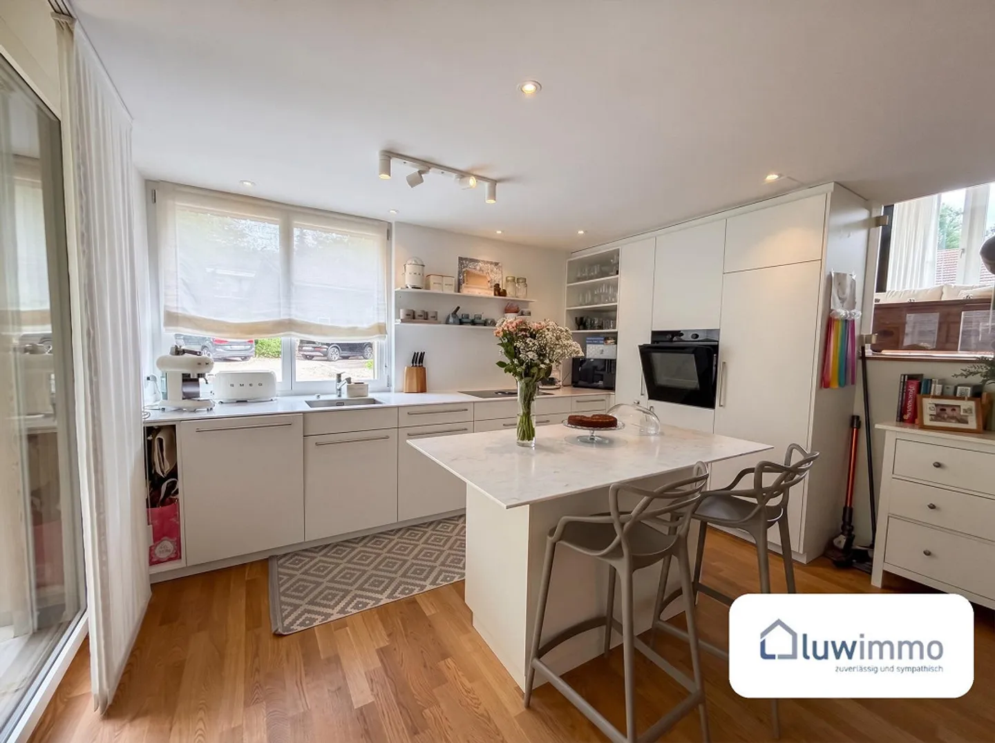 Moderna casa bifamiliare di 6,5 stanze a Flüh - Foto 1 di 19