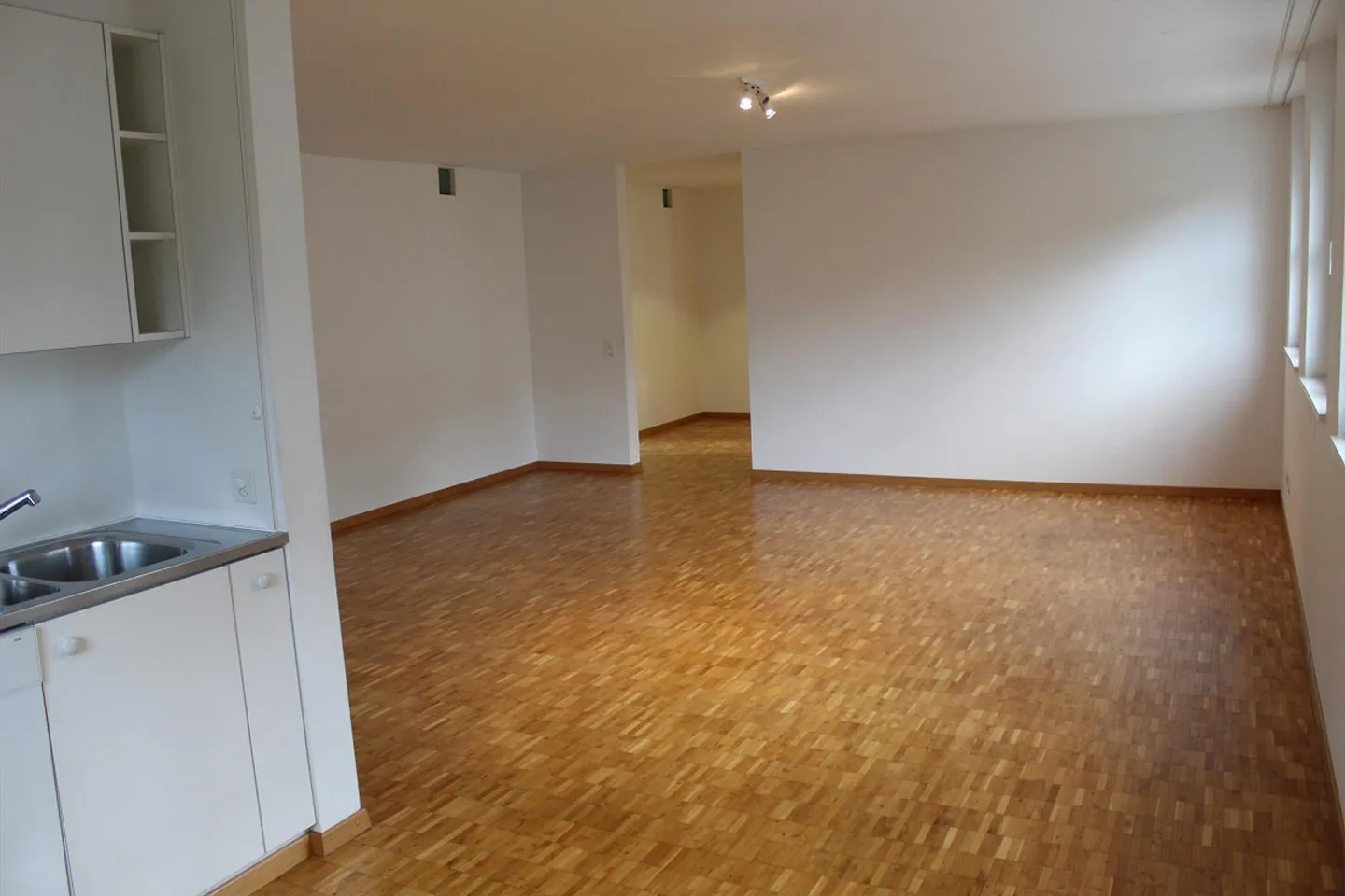 Appartement spacieux de 2½ pièces - Photo 4 sur 9