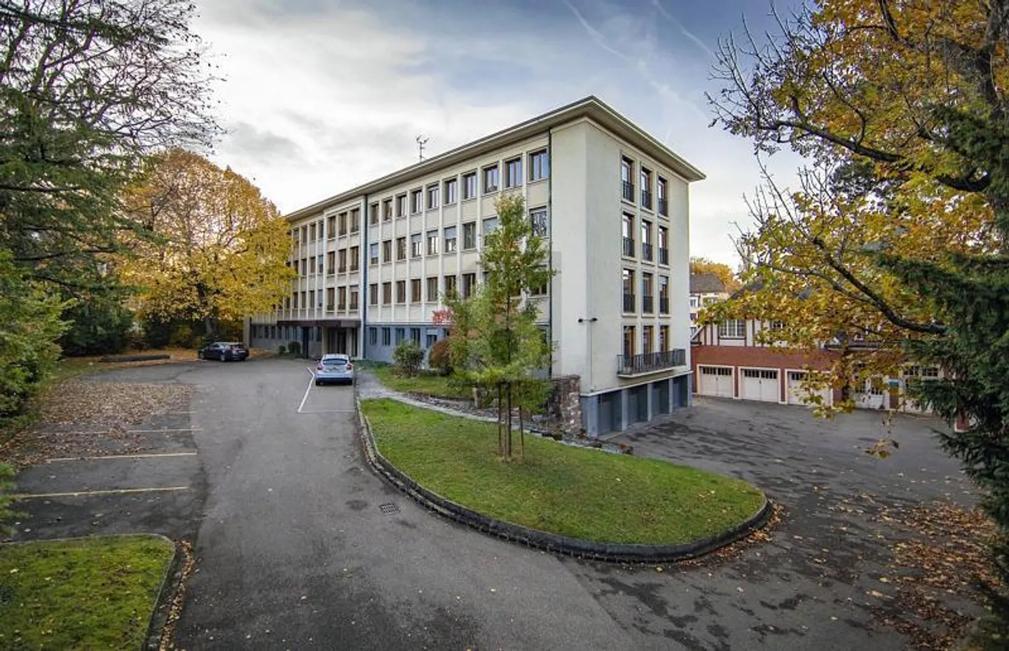 Modern Office Space in Basel - Photo 2 of 6