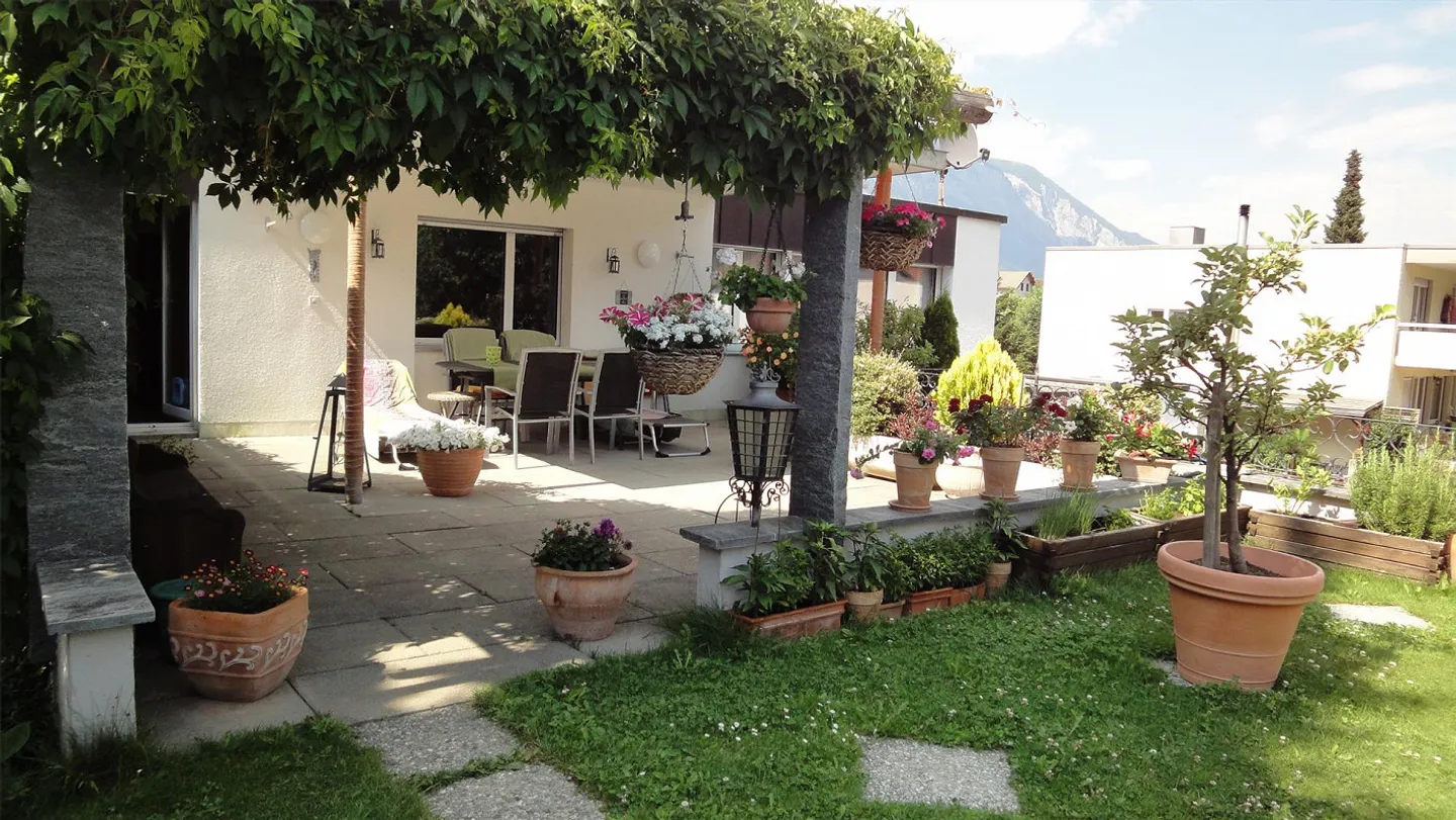 6 Room House/Bungalow in a Quiet Single-Family Home Neighborhood - Photo 15 of 17