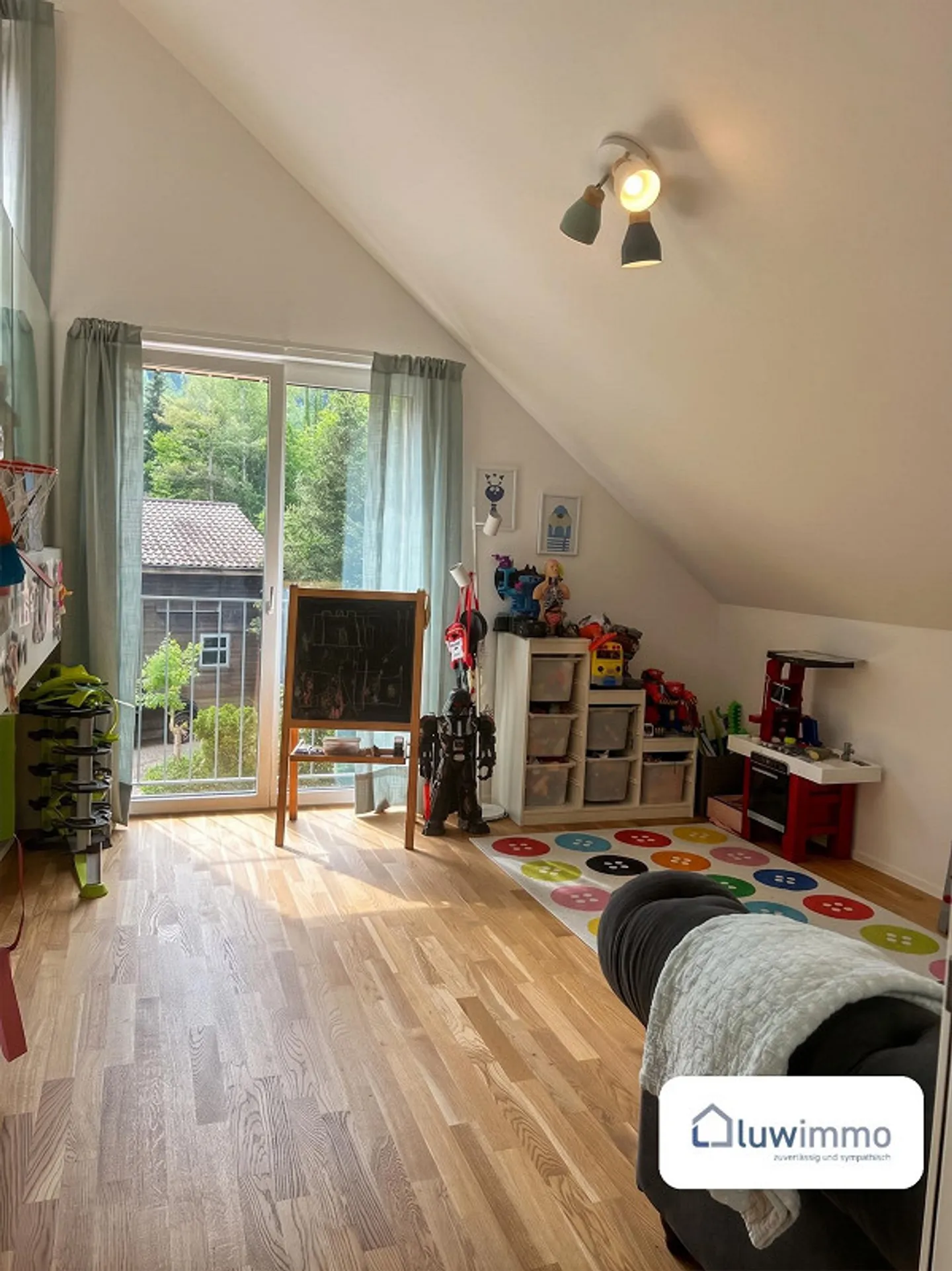 Moderna casa bifamiliare di 6,5 stanze a Flüh - Foto 12 di 19